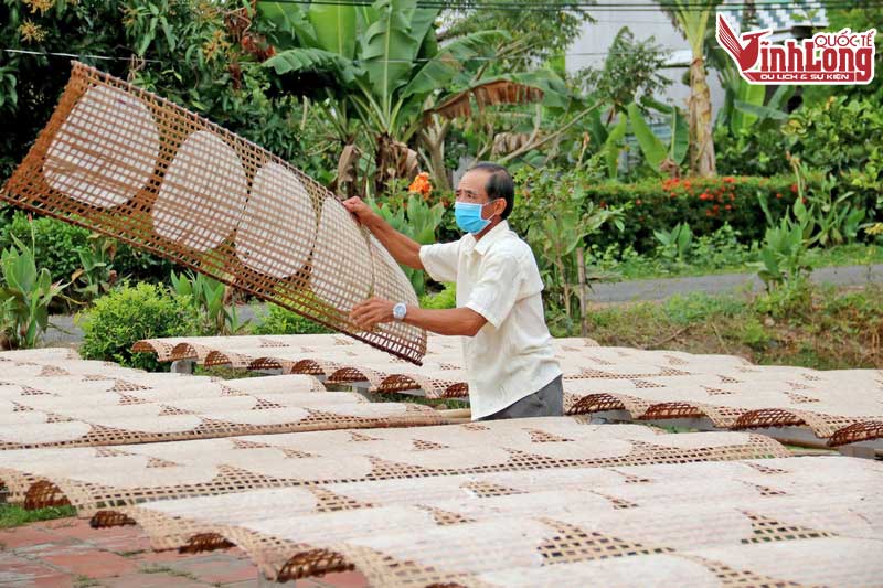 Làng nghề bánh tráng Cù Lao Mây tất bật rộn ràng đón mùa Tết